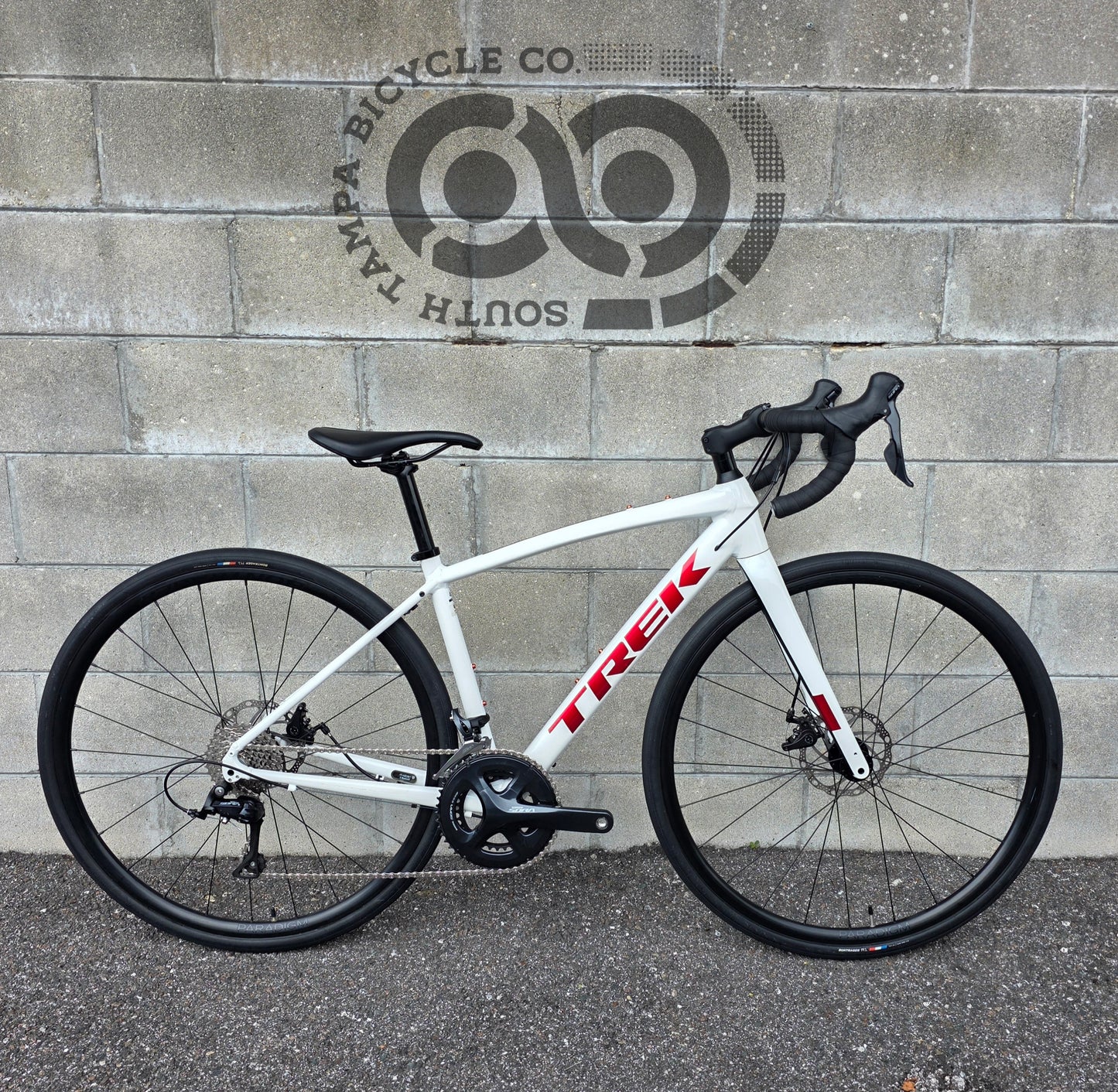 2022 Trek Domane AL3 49cm Road abike White Red