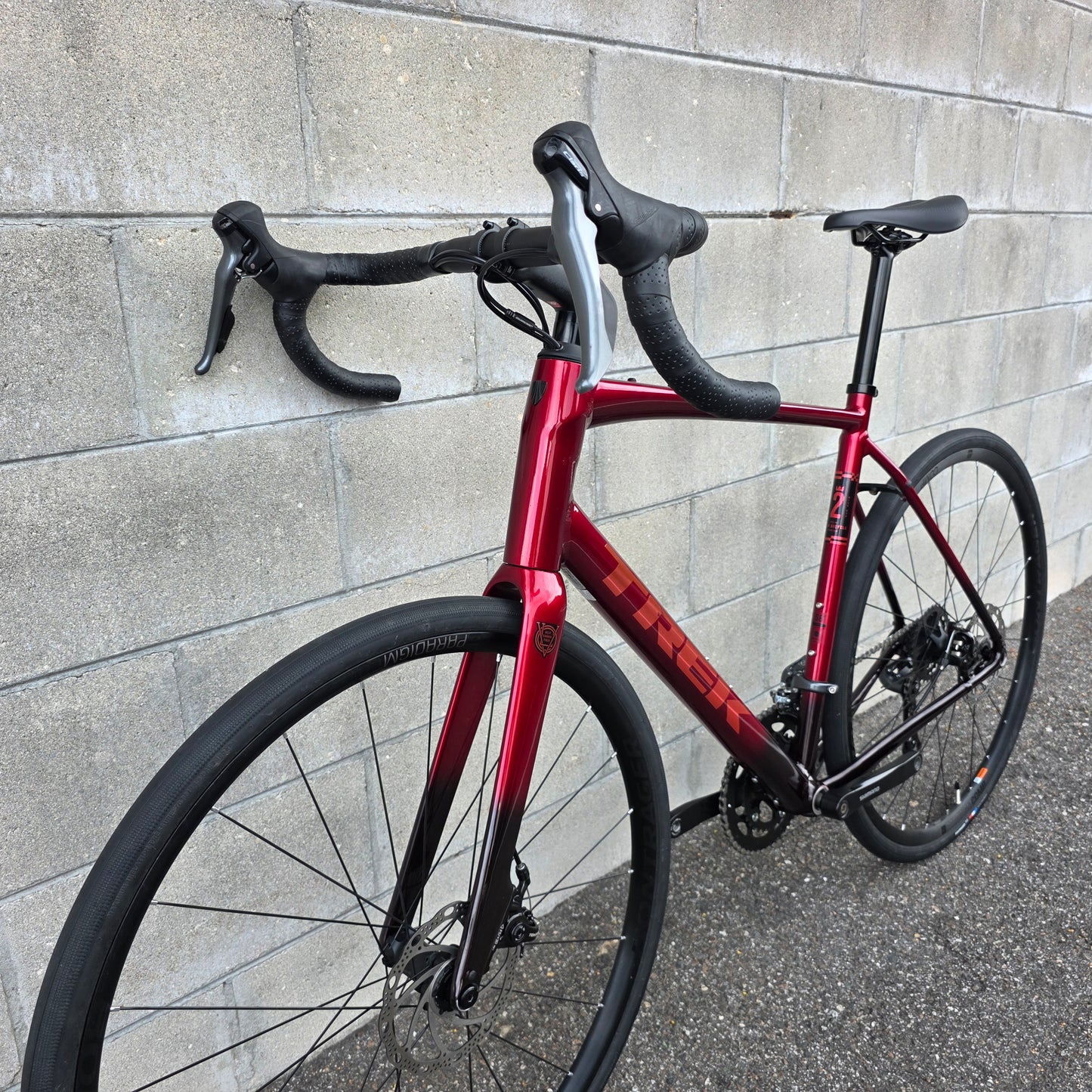 Trek Domane AL 2 (58cm) Road Bike
