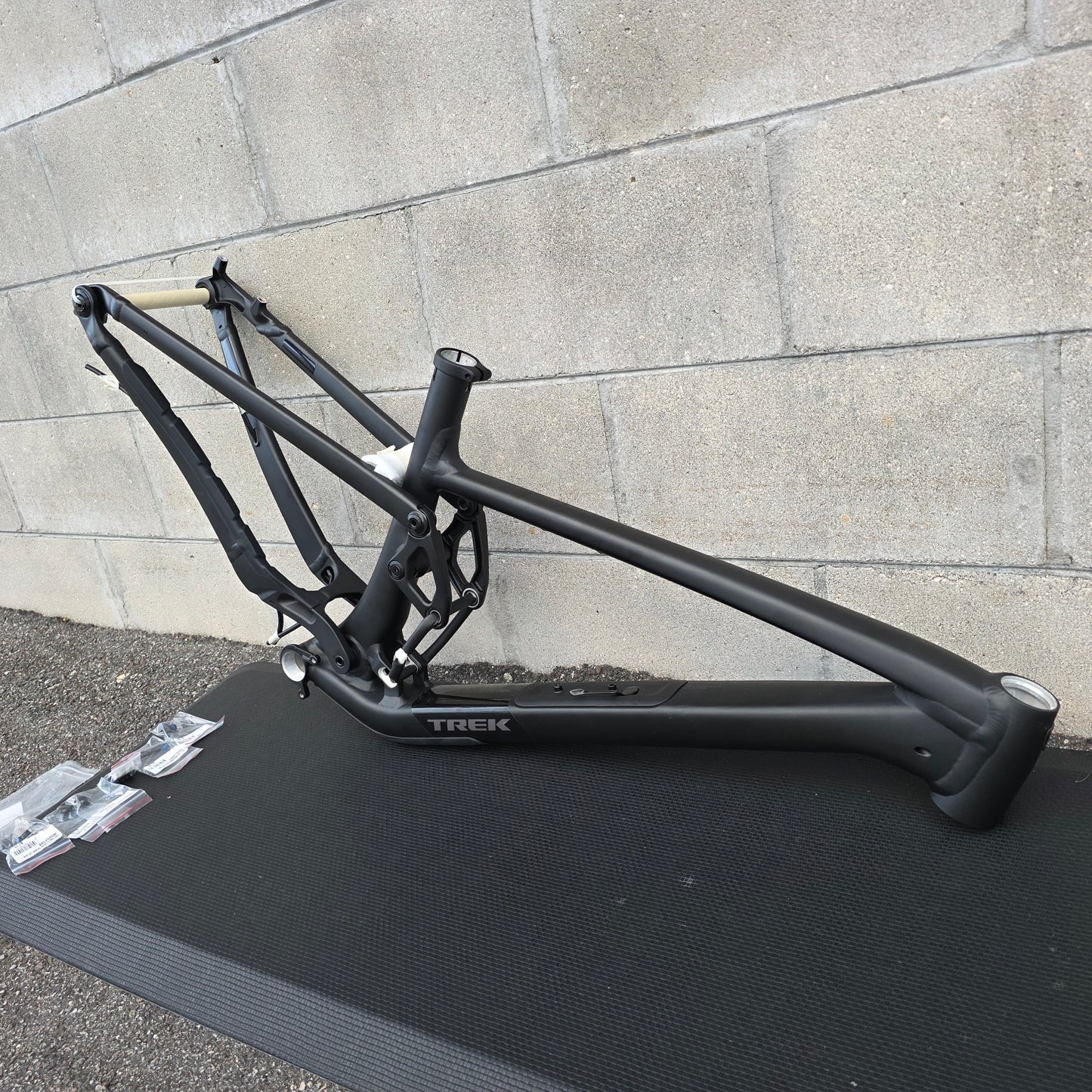 2025 Trek Top Fuel Frame (Large) Black