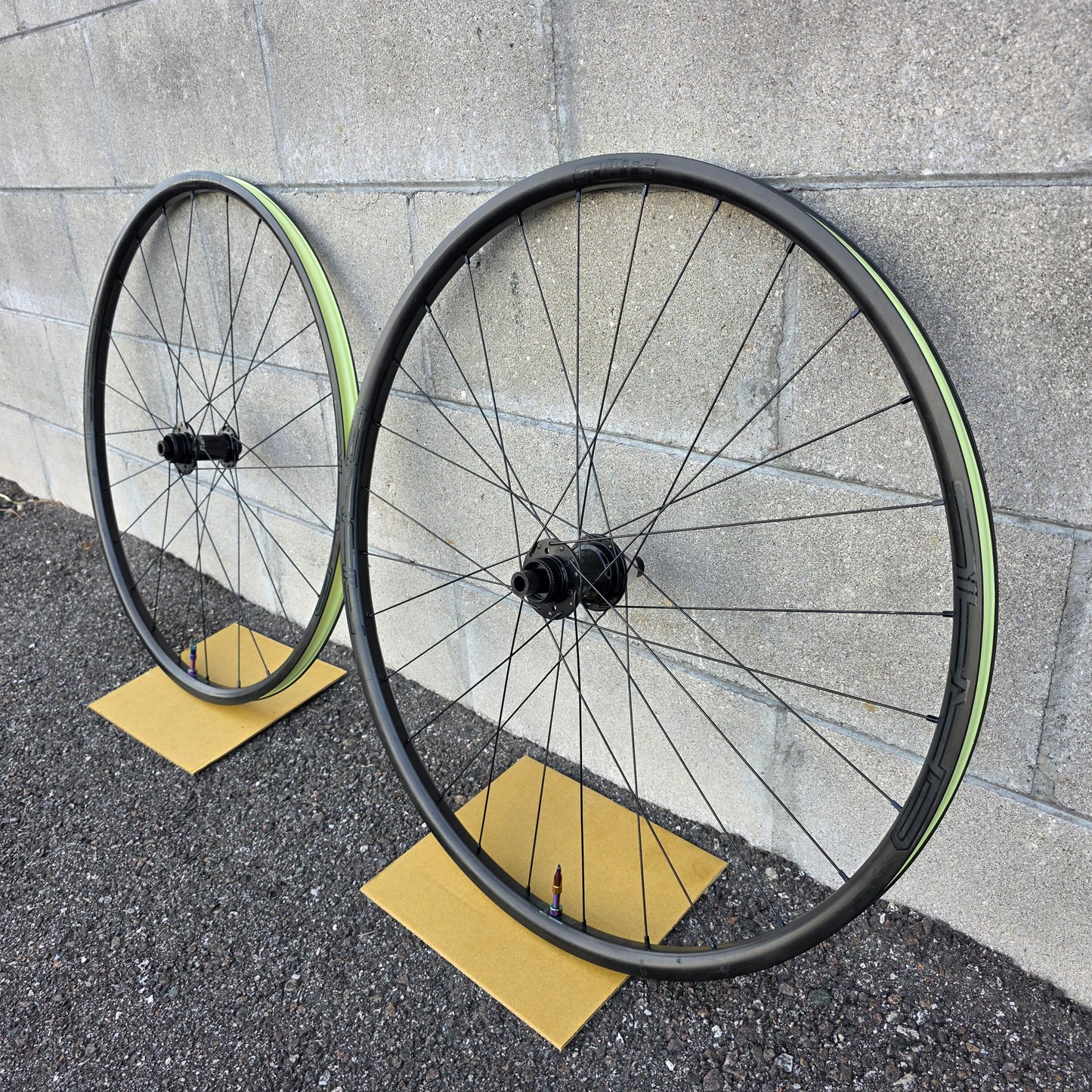 Stan's Grail CB7 Carbon Gravel Wheelset 1380g XDR