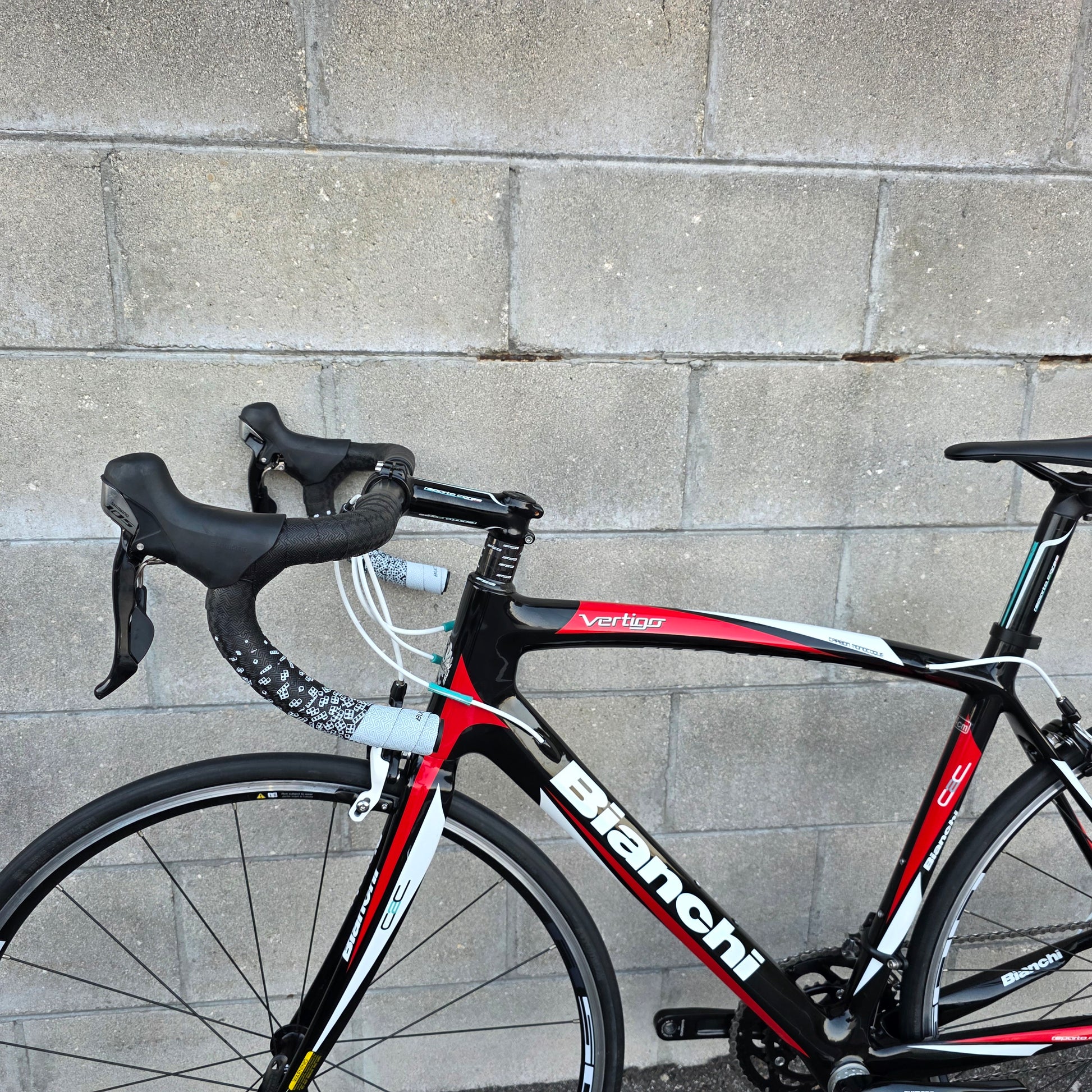 Bianchi Vertigo Carbon Road Bike (54cm) Shimano 105 – South Tampa Bicycle Co