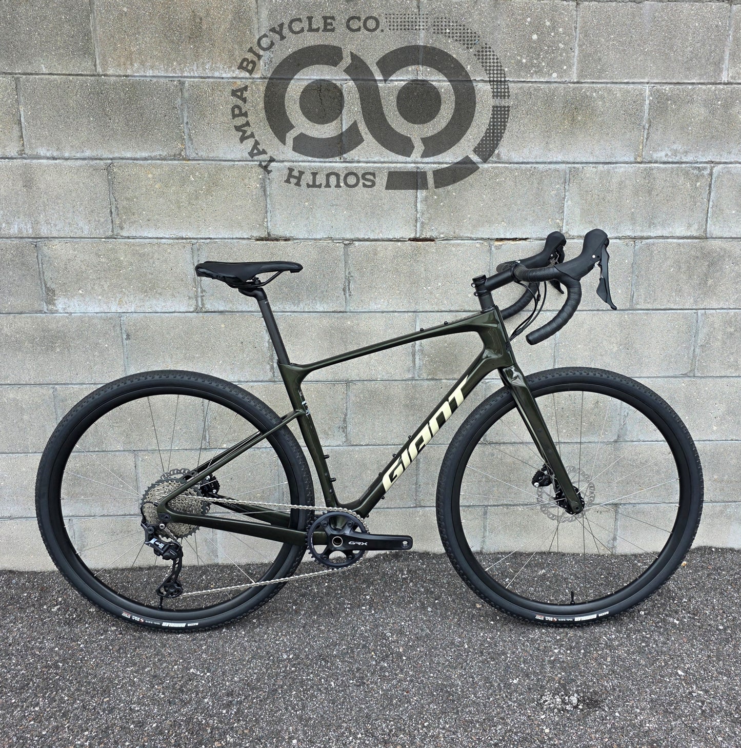 2022 Giant Revolt Advanced GRX Carbon Gravel Bike (Size Medium)