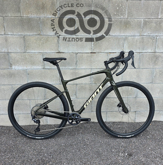 2022 Giant Revolt Advanced GRX Carbon Gravel Bike (Size Medium)