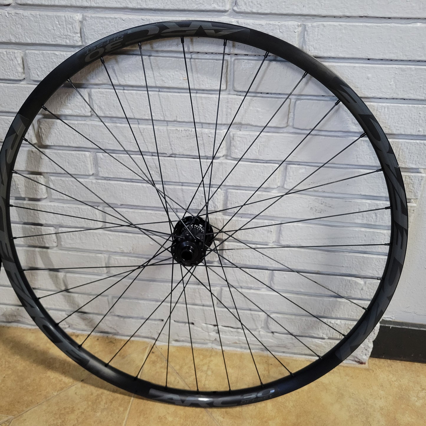 Race Face ARC 30 wheelset Industry Nine Hydra Non-Boost QR