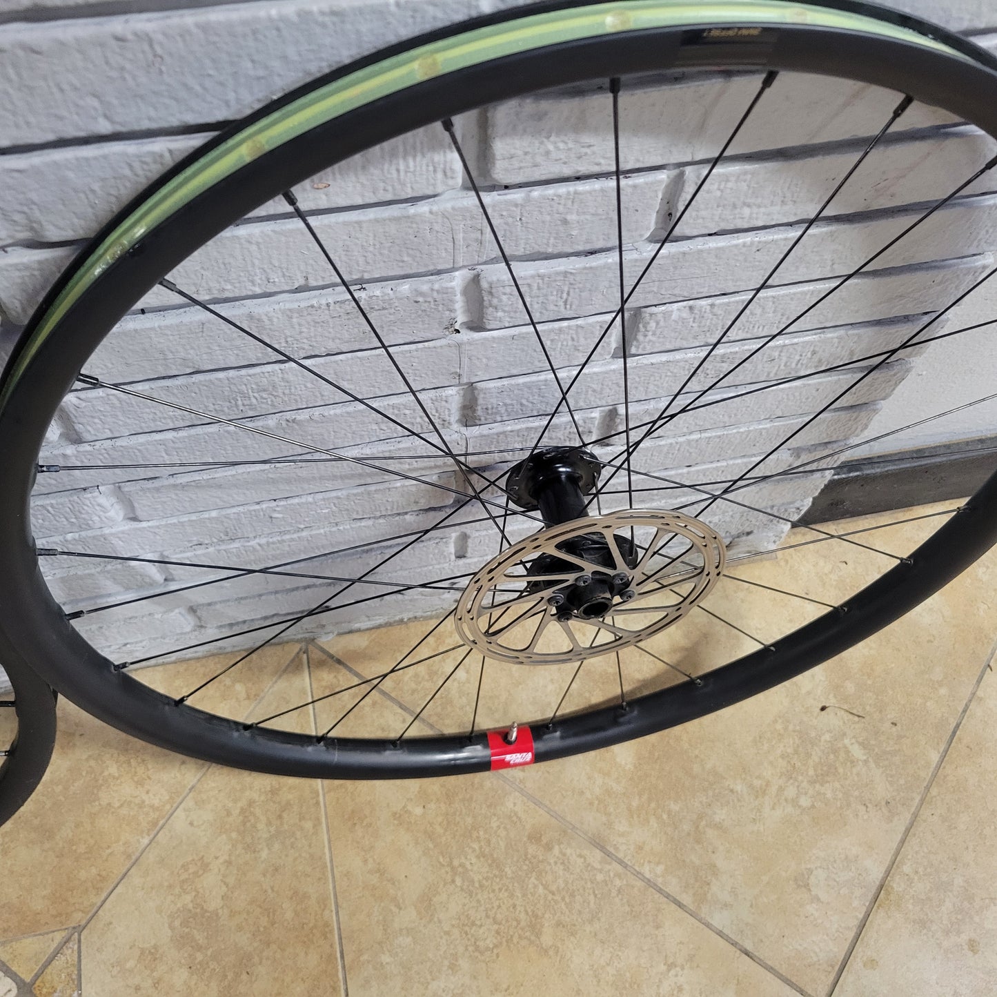 Santa Cruz Reserve 30 Carbon Wheelset 29 Dt Swiss Boost