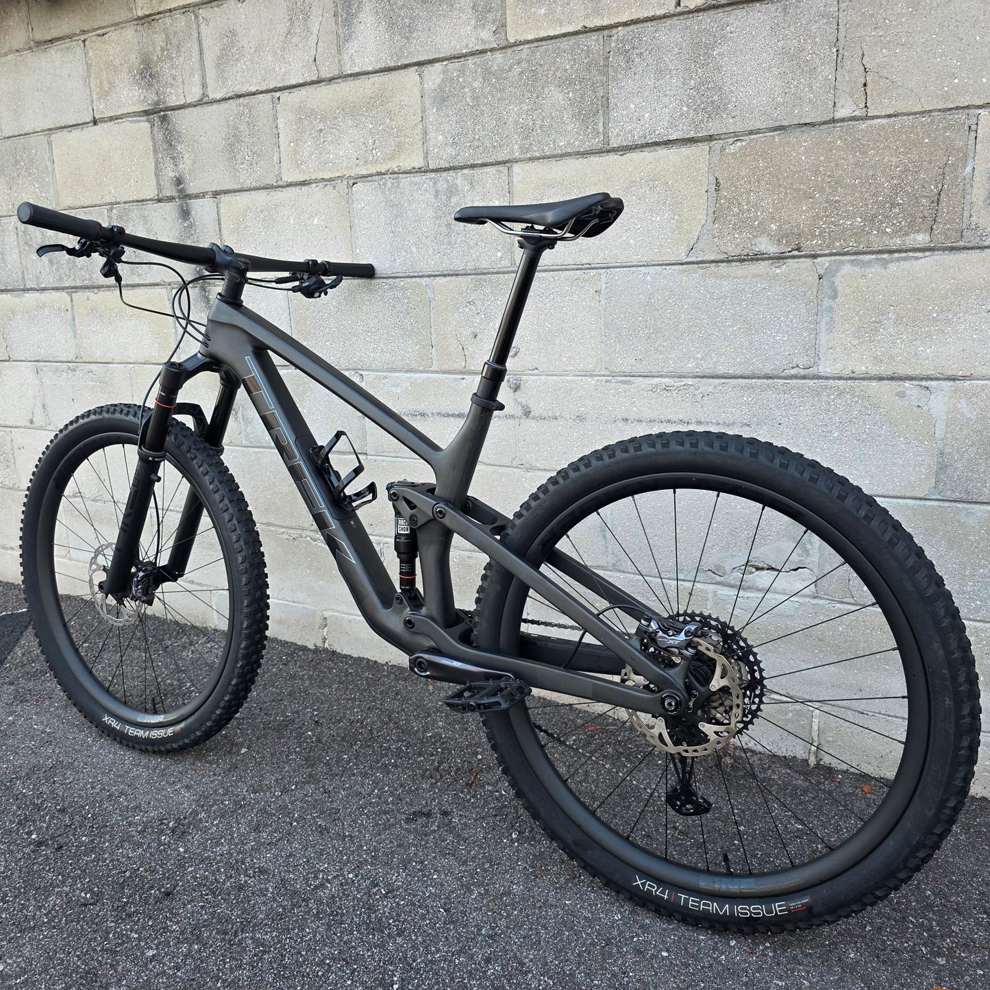 2024 Trek Top Fuel 9.8 XT (Size M/L)