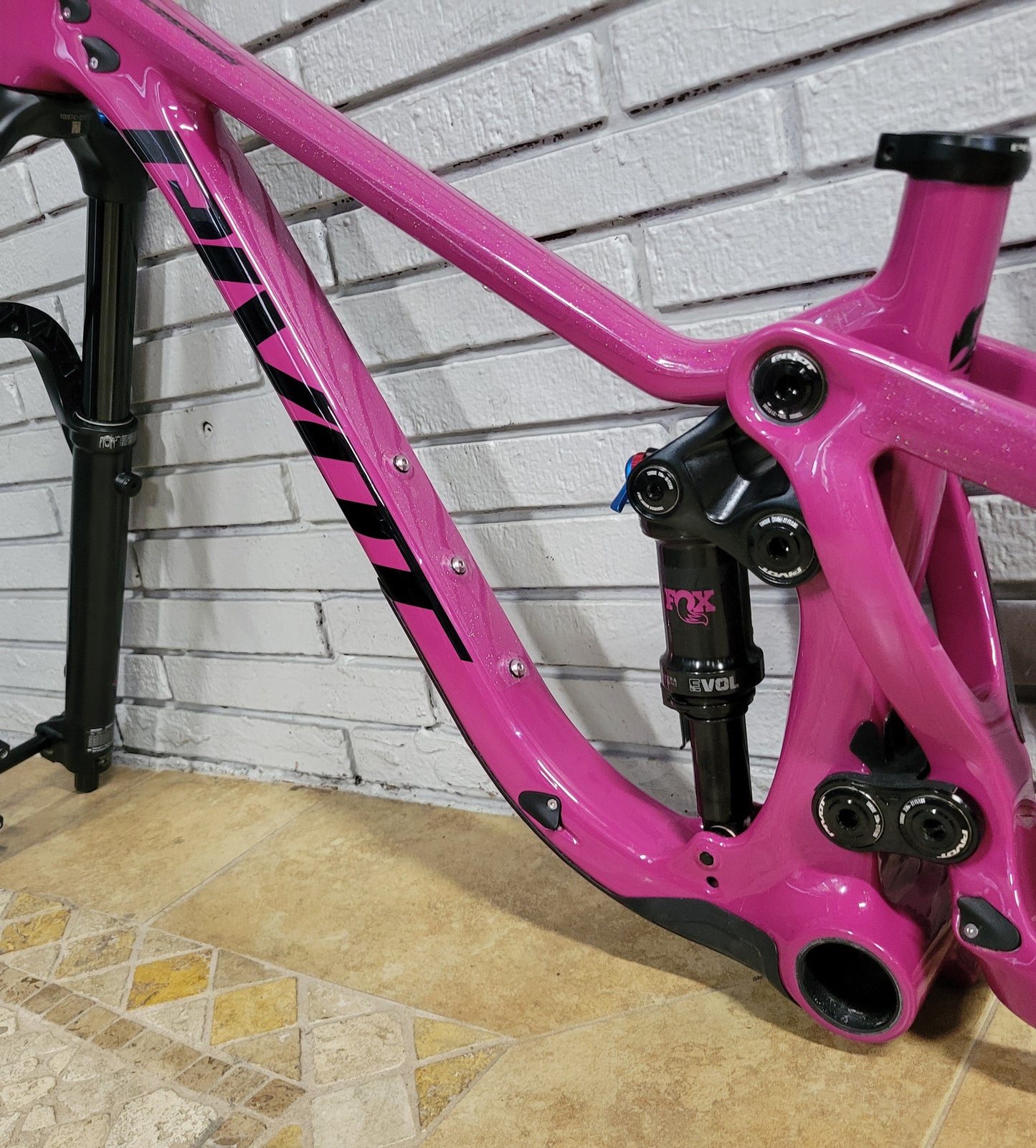 2023 Pivot Shadowcat Frame and Fork (XS Extra Small) 27.5