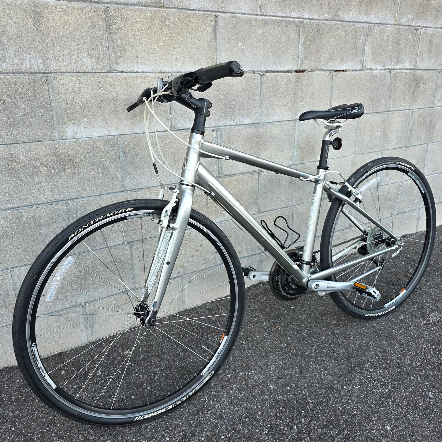 Trek FX 7.3 Women's Fitness Hybrid bike Medium (In Store Pick-up Only)