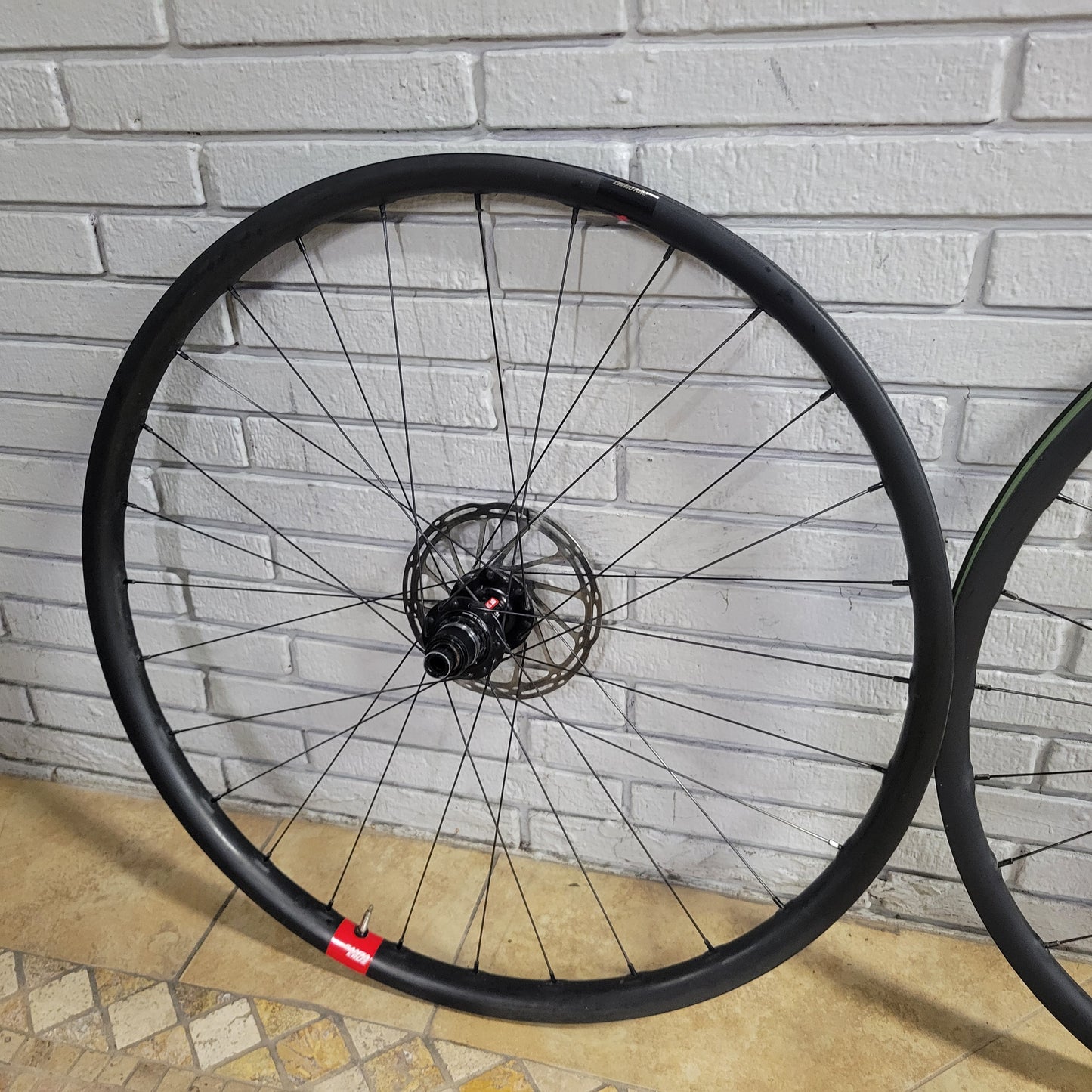 Santa Cruz Reserve 30 Carbon Wheelset 29 Dt Swiss Boost