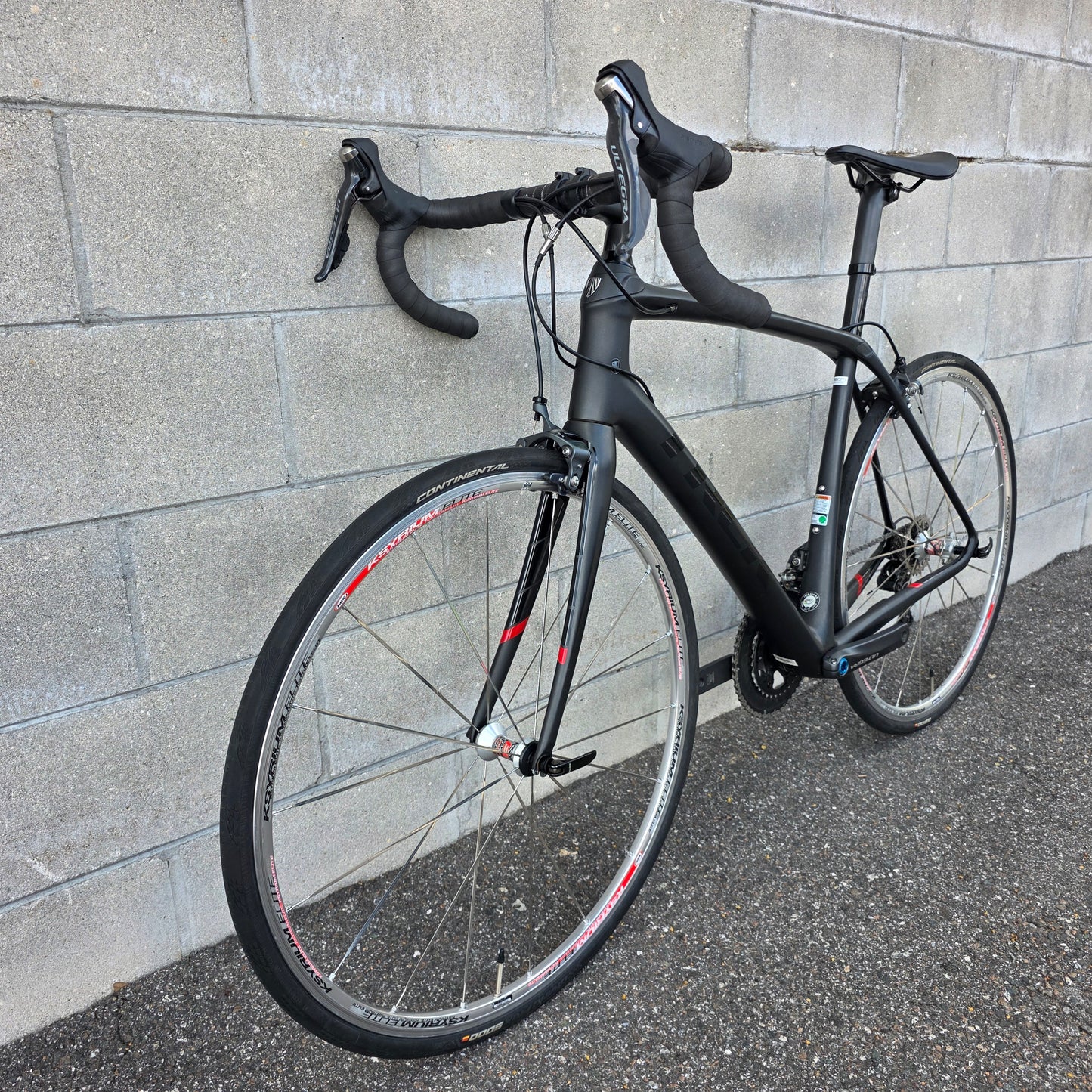 Trek Domane SL 6 Ultegra (56cm) Carbon Road Bike