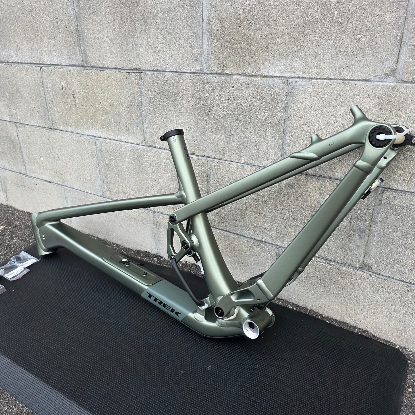 2025 Trek Top Fuel Frame (XL Extra Large)