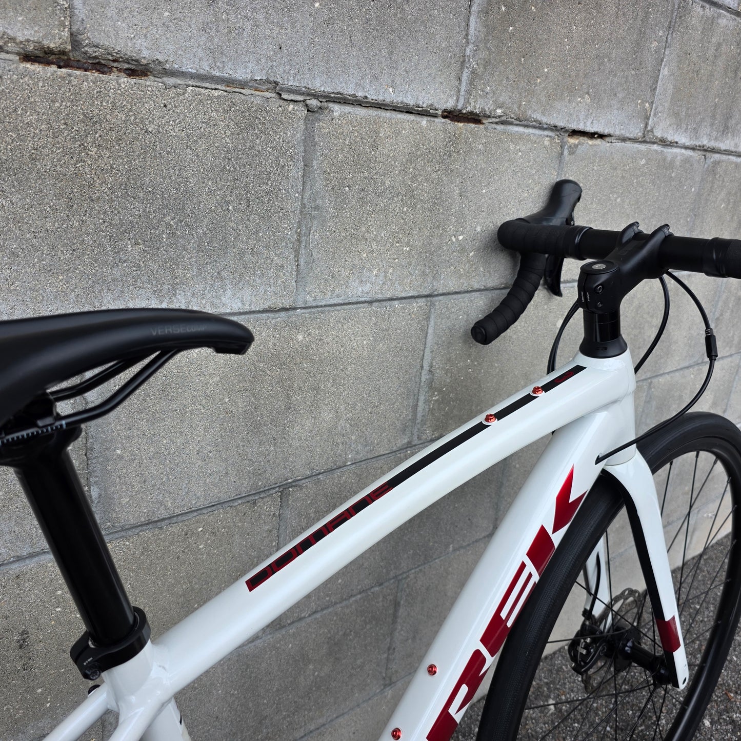 2022 Trek Domane AL3 49cm Road abike White Red