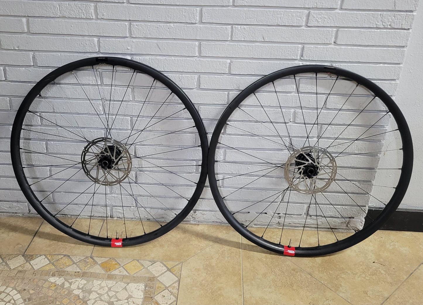 Santa Cruz Reserve 30 Carbon Wheelset 29 Dt Swiss Boost