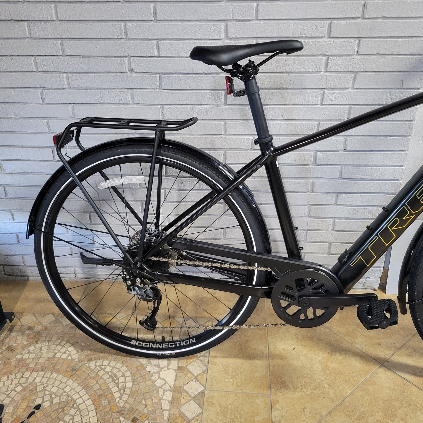 2023 Trek FX+2 (Medium) E-Bike