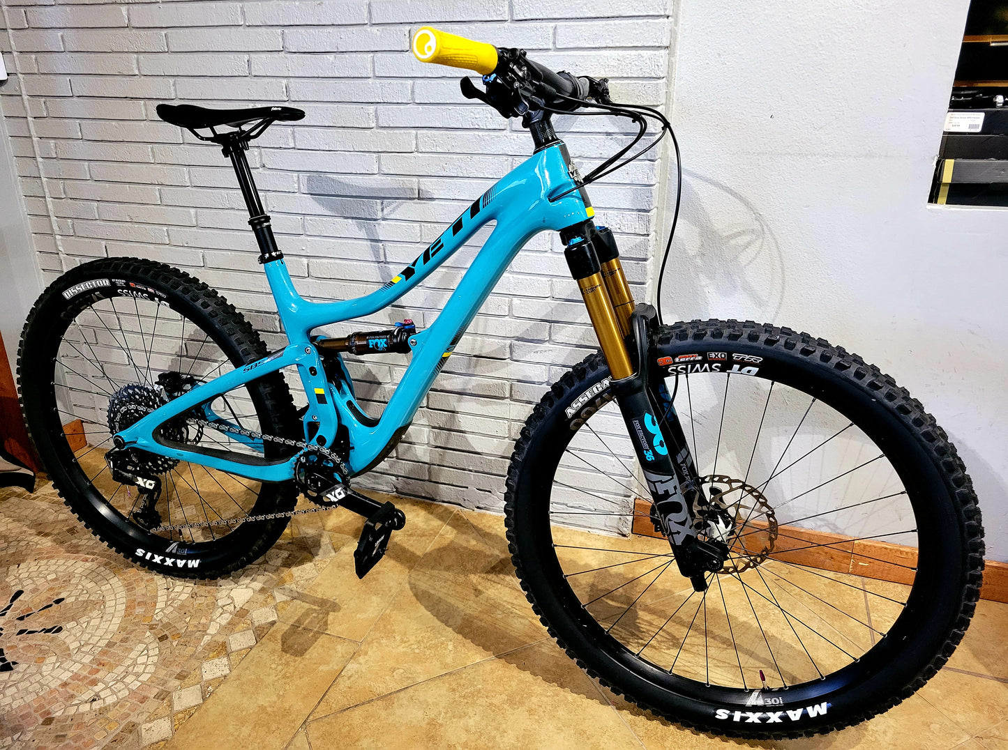 2019 Yeti SB5 Turq Size Small 27.5