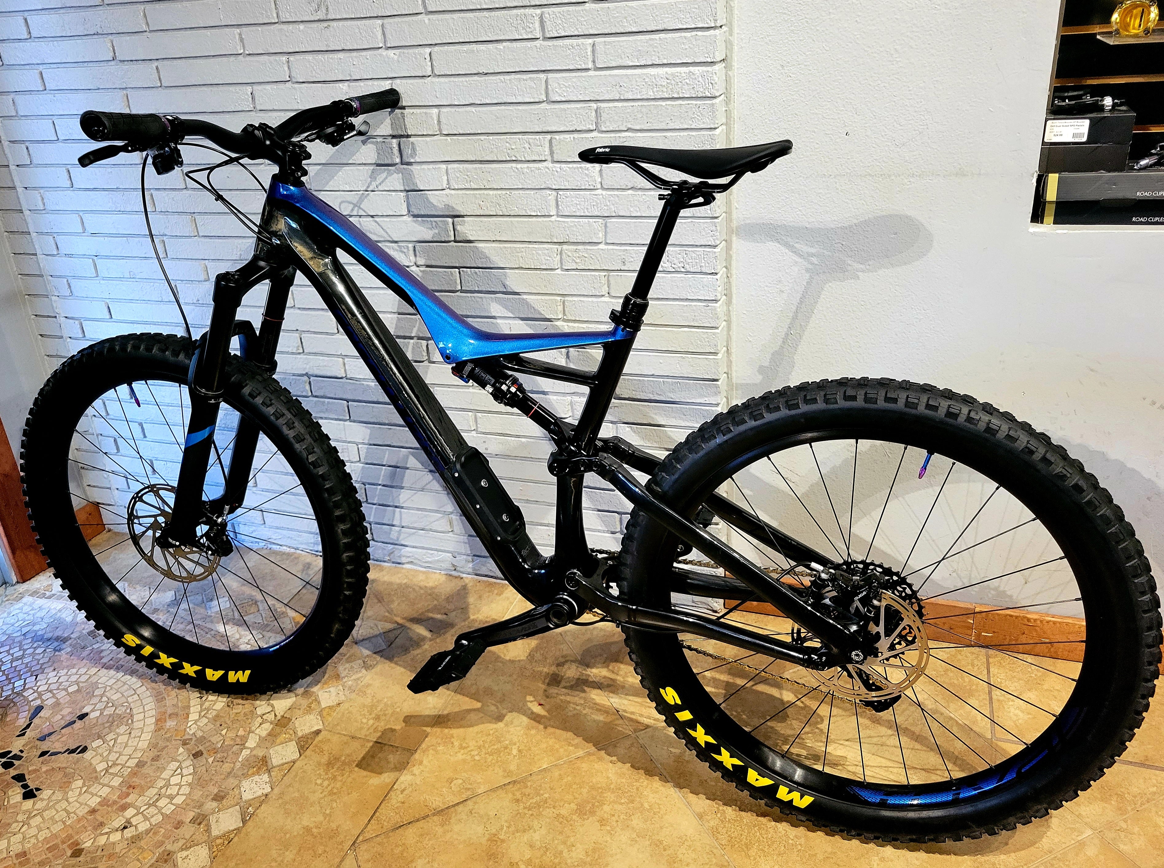 Specialized stumpjumper carbon 27.5 hot sale