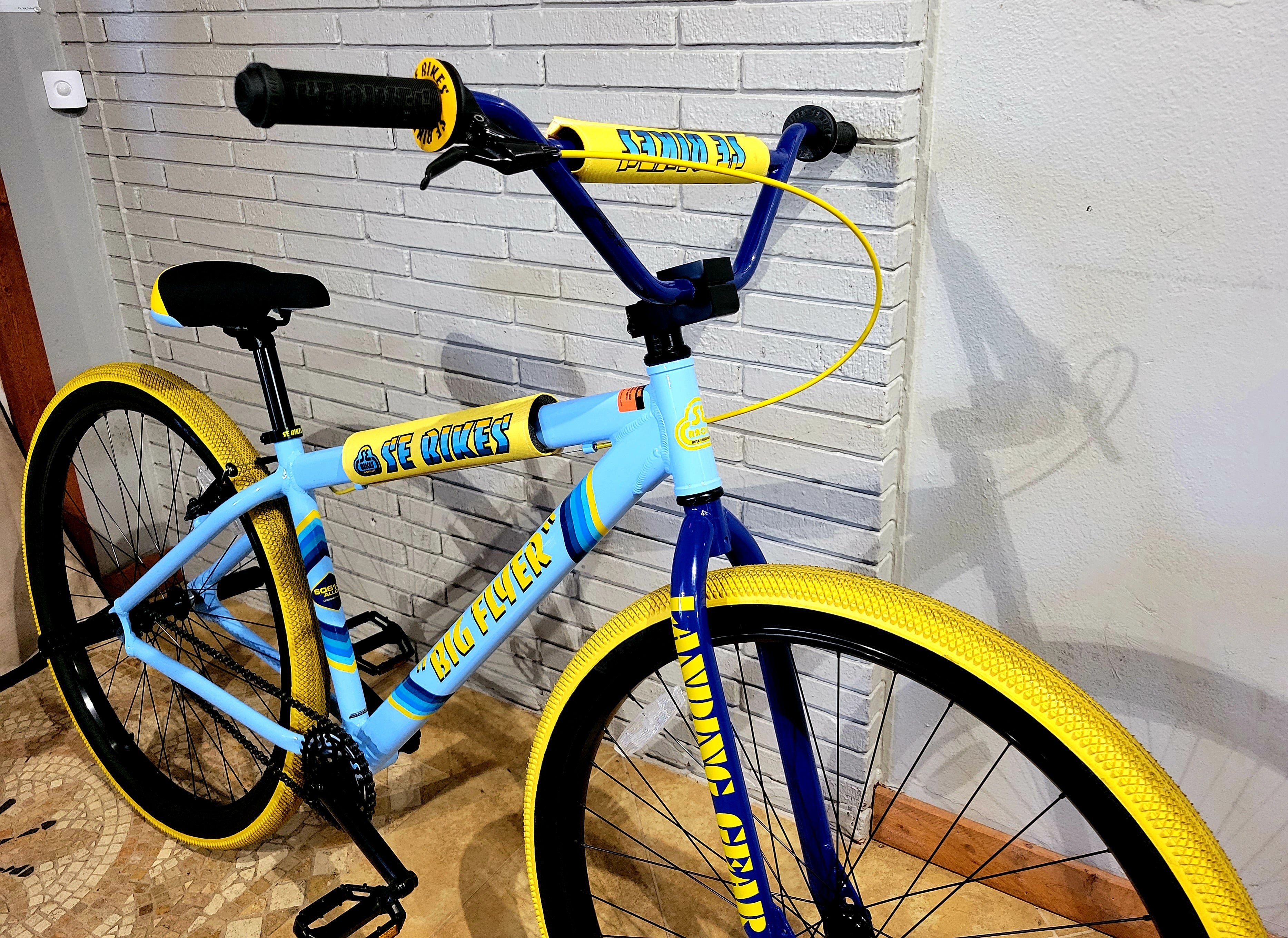 Blue and yellow se bike online