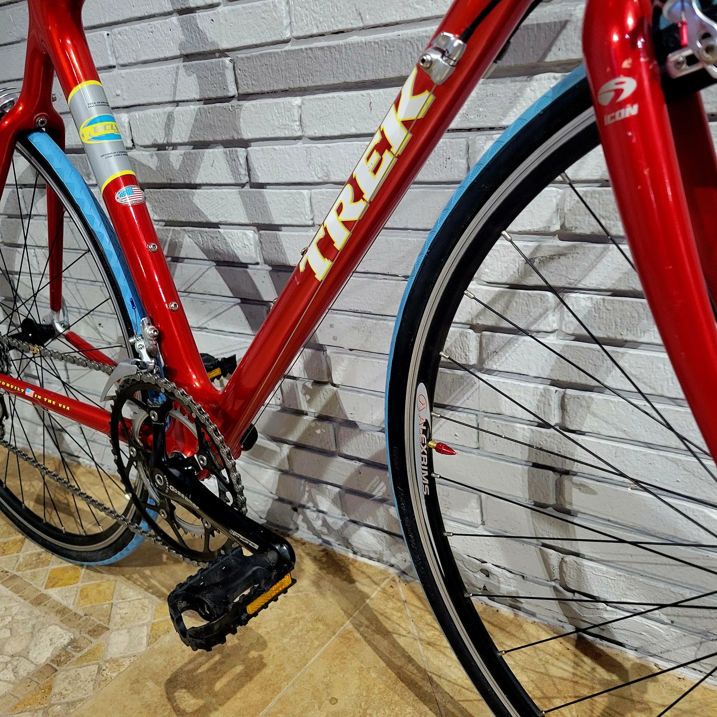 Trek 5200 OCLV Carbon Road Bike (54cm)
