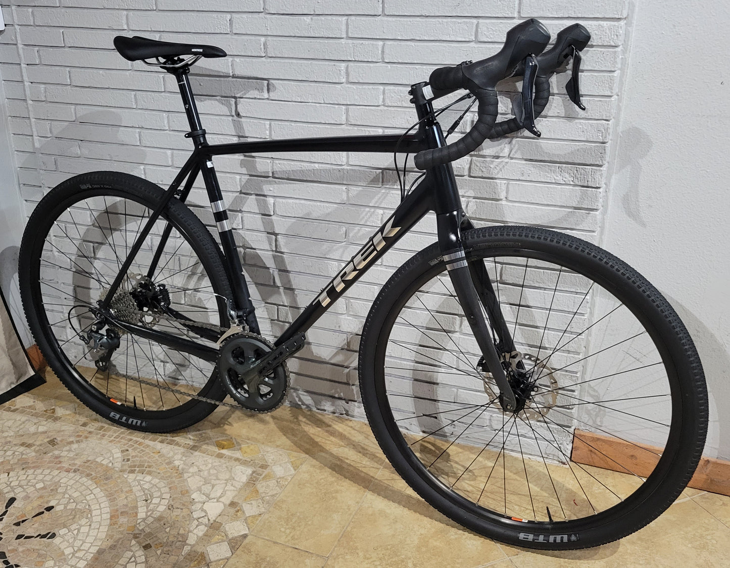 2019 Trek Checkpoint ALR4 Black/Silver 58cm