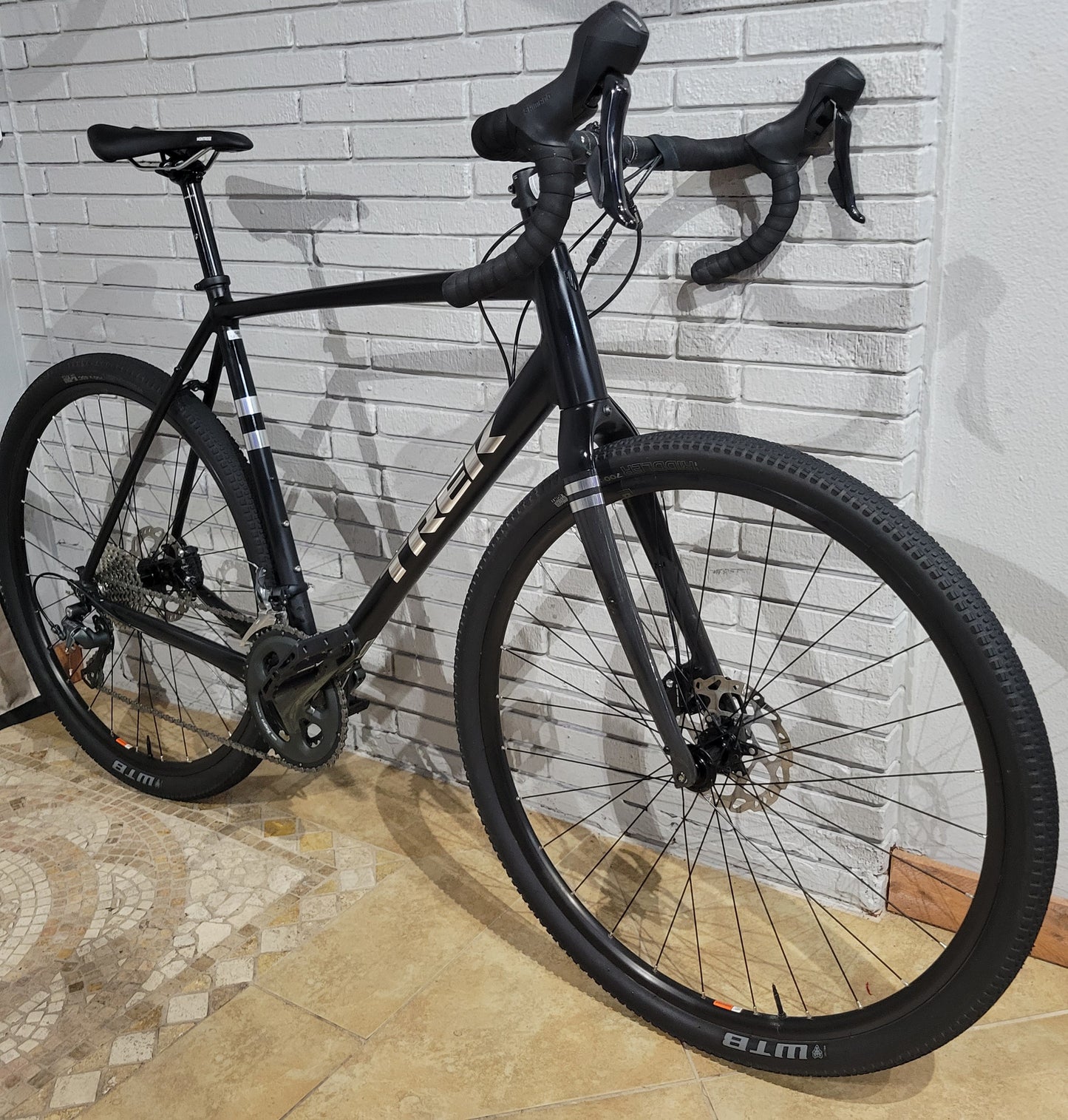 2019 Trek Checkpoint ALR4 Black/Silver 58cm