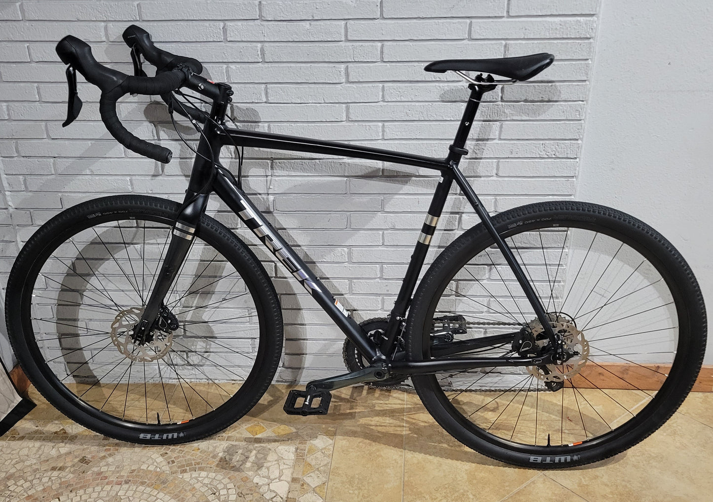 2019 Trek Checkpoint ALR4 Black/Silver 58cm