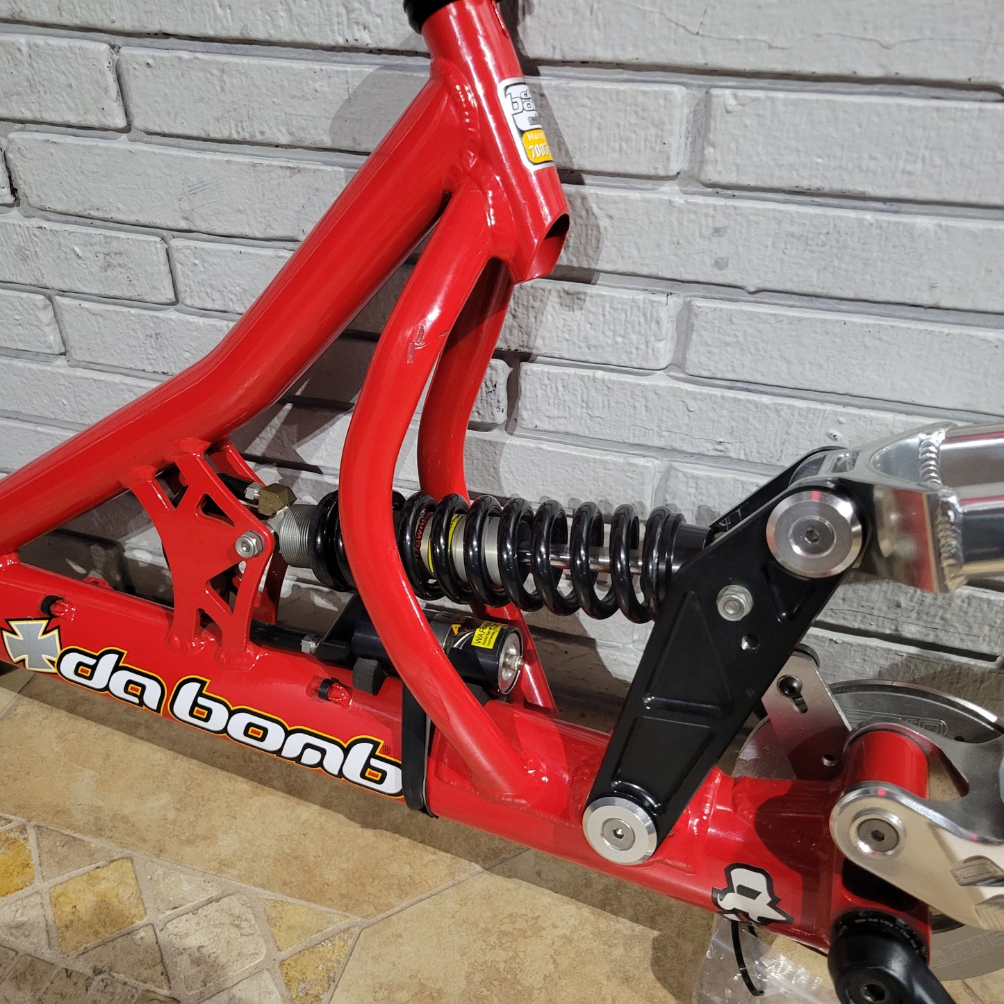 DaBomb MindBomb Vintage Downhill Frame Avalance Coil shock