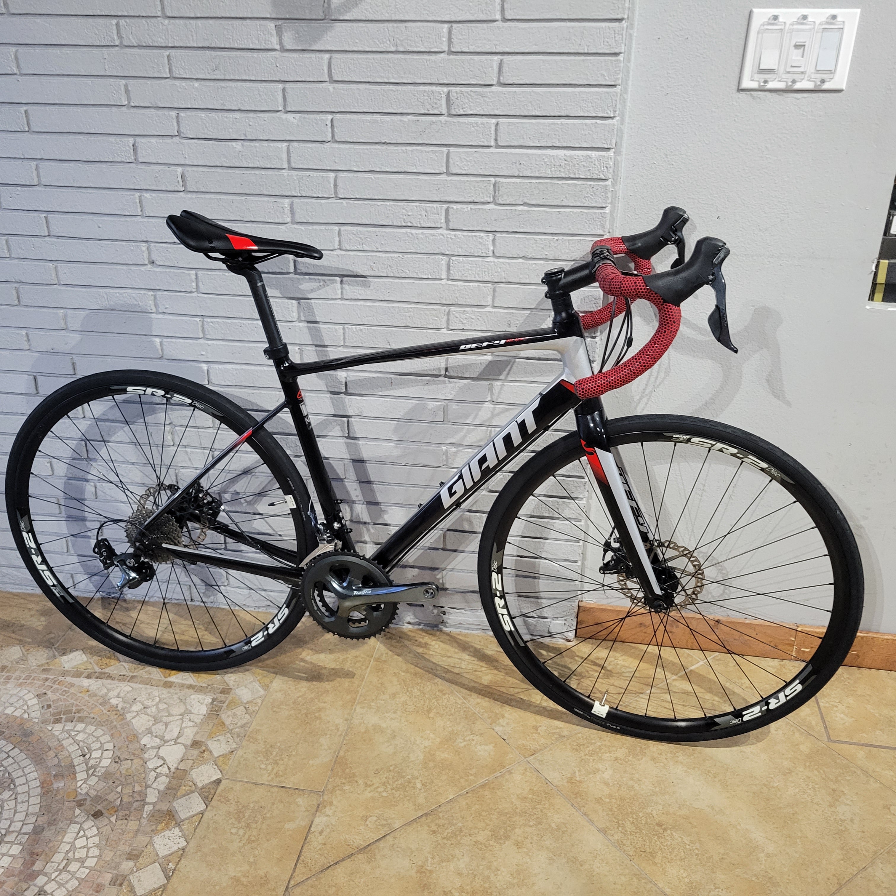 2016 Giant Defy Disc 2 (Medium) Damaged – South Tampa Bicycle Co.