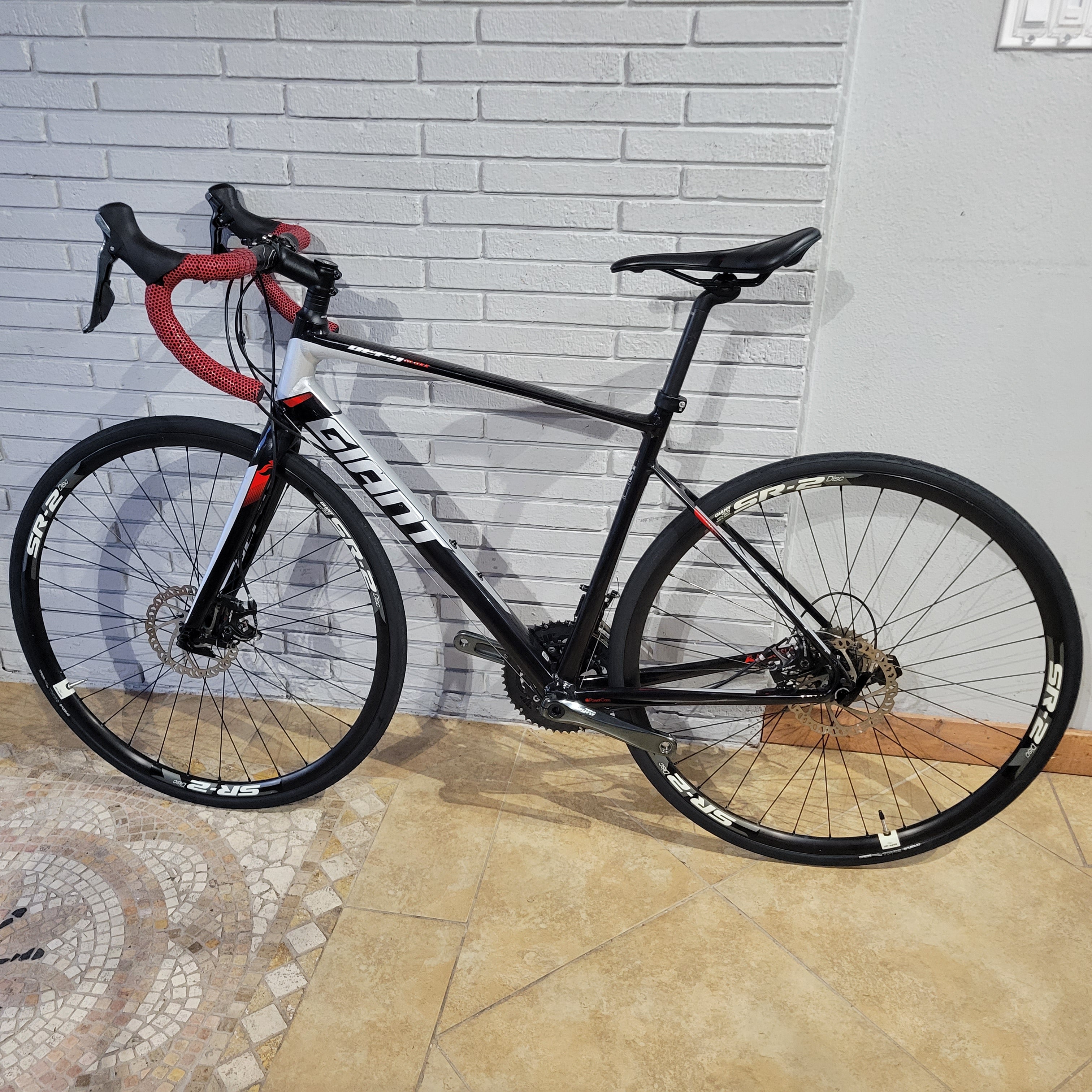 2016 Giant Defy Disc 2 (Medium) Damaged – South Tampa Bicycle Co.